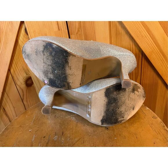 Flourish Silver Heels Size 8 - Picture 7 of 8